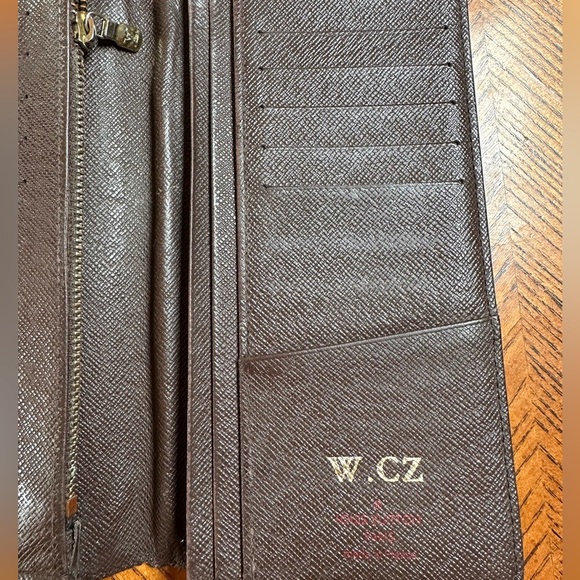 Authentic Louis Vuitton Damier checkbook holder - Picture 7 of 7